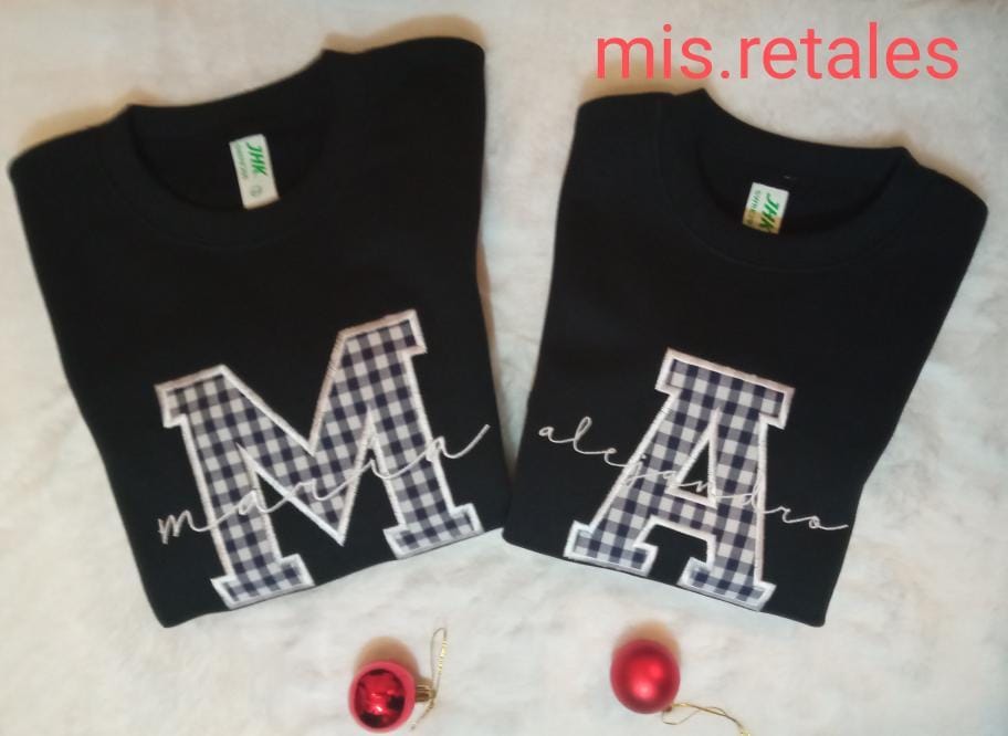 Sudadera sin capucha con iniciales y nombre