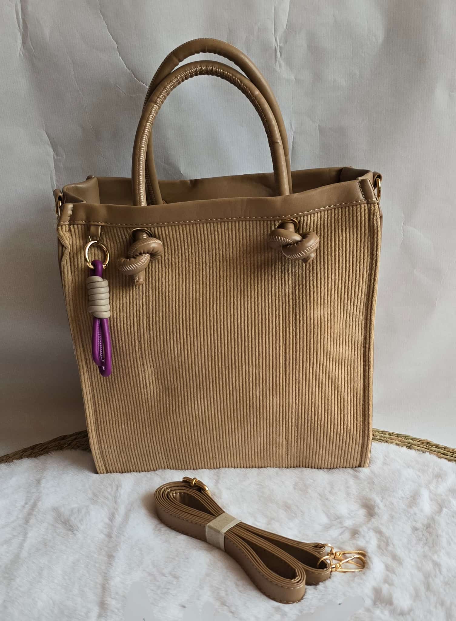 Bolso de pañales y polipiel beige