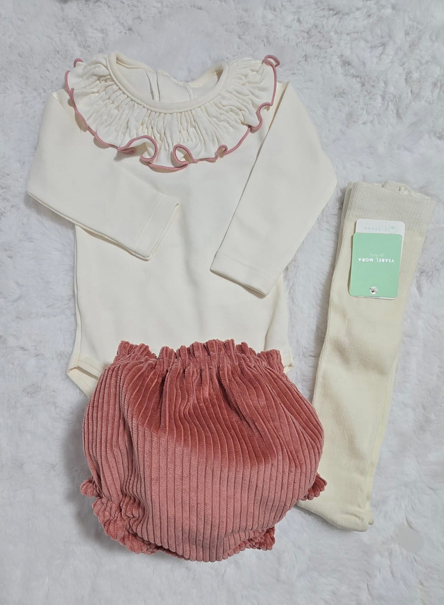 Conjunto bebé body con cuello y cubrepañal
